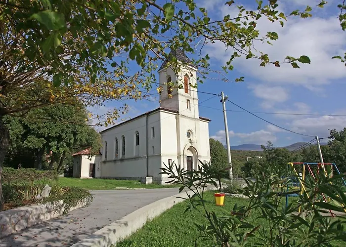 Nevita Vila *